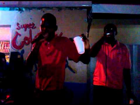 la fragancia negra ft mcfresch miini concierto en @colmado los angeles