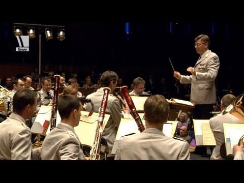 Mit Pauken und Trompeten