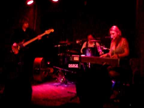 February 21, 2009: Miss Sarah Ault live at The Knitting Factory - Clean