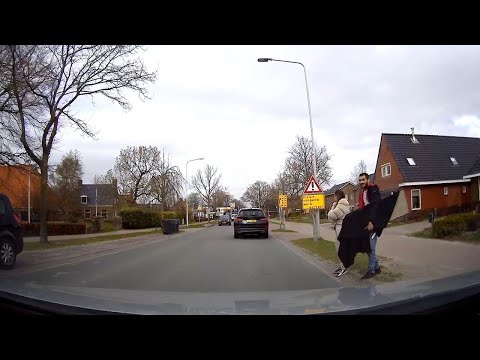 Dit duo steelt geldkistje bij aardappelboer in Twijzel