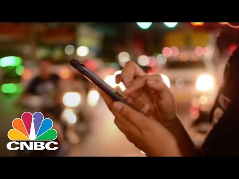 Why Apple Will Kill The Headphone Jack | The Pulse | CNBC