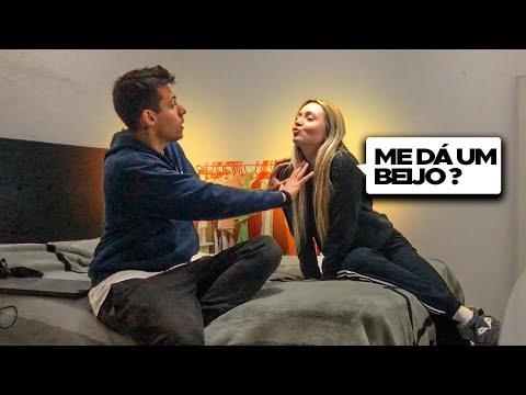 PEDI UM BEIJO PARA O MEU EX NAMORADO!!