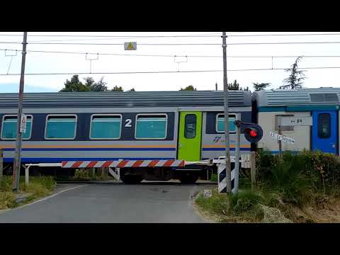 Passaggio a livello Acqui Terme (AL) Strada Brondina - Level crossing - Bahnübergang