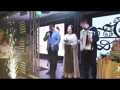 SURPRIZA de ziua ei: Maria Dragomiroiu sarbatorita pe scena Restaurantului Dorna din Mamaia