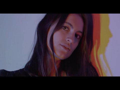 Lou de la Falaise - Dans la glace (Clip officiel)