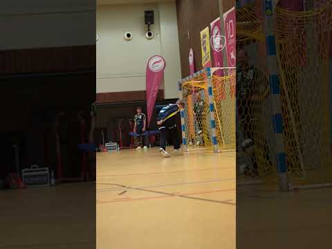 Die 𝑇𝑟𝑎𝑖𝑛𝑖𝑛𝑔𝑠𝑙𝑎𝑔𝑒𝑟-𝑆𝑝𝑖𝑒𝑙𝑒 sind eröffnet 🤹‍♂️ #rnl #rnloewen #handball