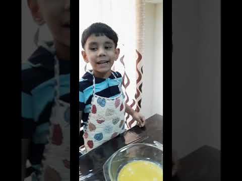 Little Akshaj bakes a cake for Mom