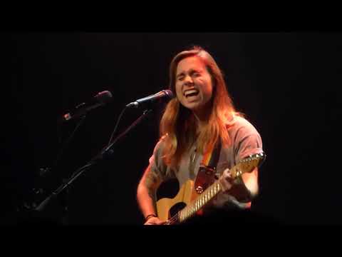 Julien Baker - Doesn't Remind Me (Audioslave) Vicar St September 2018