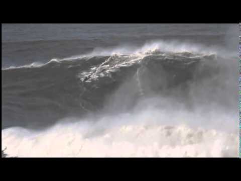 Andrew Cotton at Nazaré Feb 2