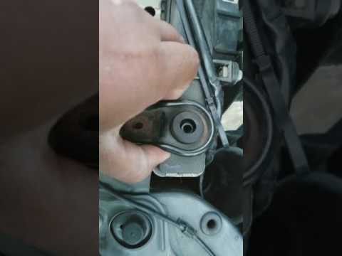 image-What causes vibration in a fan?