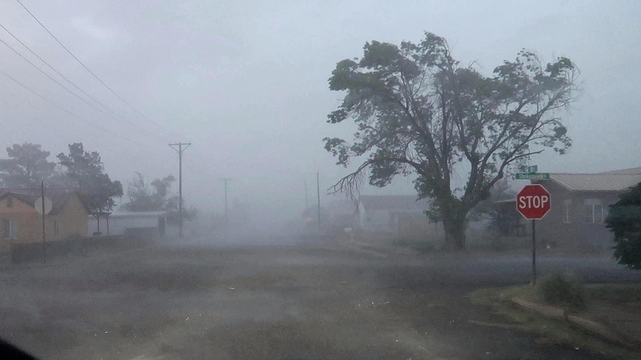 RARE SEVERE THUNDERSTORM HITS TEXAS DESERT TOWN / VAN HORN, TX