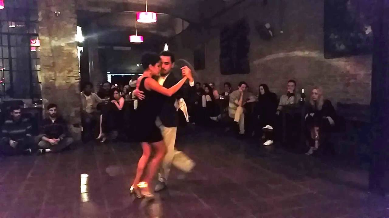 Natasha Arapé y Marcos Morinígo en la Cachivacheria Milonga - Tu íntimo secreto