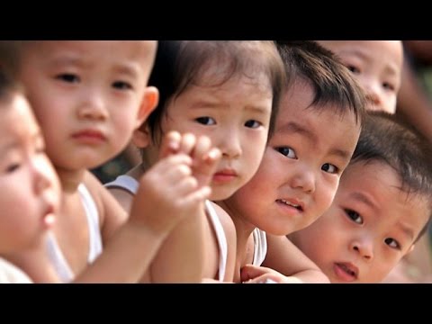 China Changes One-Child Policy to Two-Child Policy | China Uncensored Video