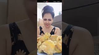 Download lagu Tante Lova live bigo ‼️sambil masak #bundacantik #like #bundalina #views mp3