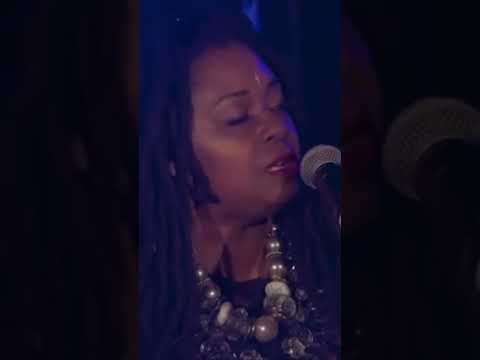 Soul II Soul - Keep On Movin’ (Live)