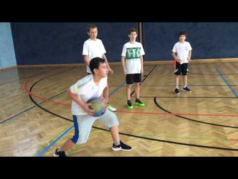 Basketball passing - Physical education