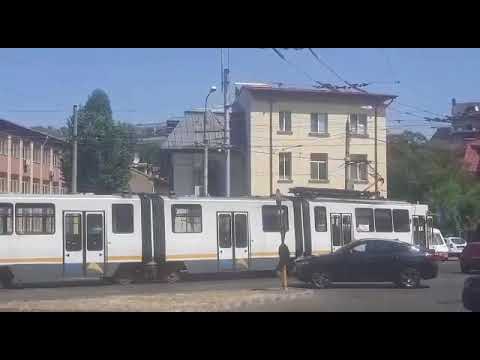 V3A-M2000 #151 pe linia 24 părăsind terminalul "Vasile Pârvan"