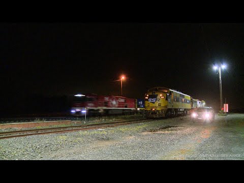 5MA5 Container Freight Passes SSR Grain Train - PoathTV Australian Railways