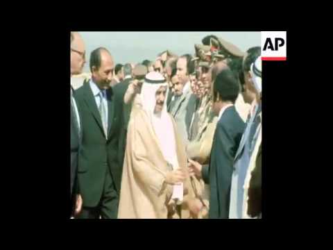 لحظة وصول الشيخ صباح السالم الصباح للقاهرة عام 1974م