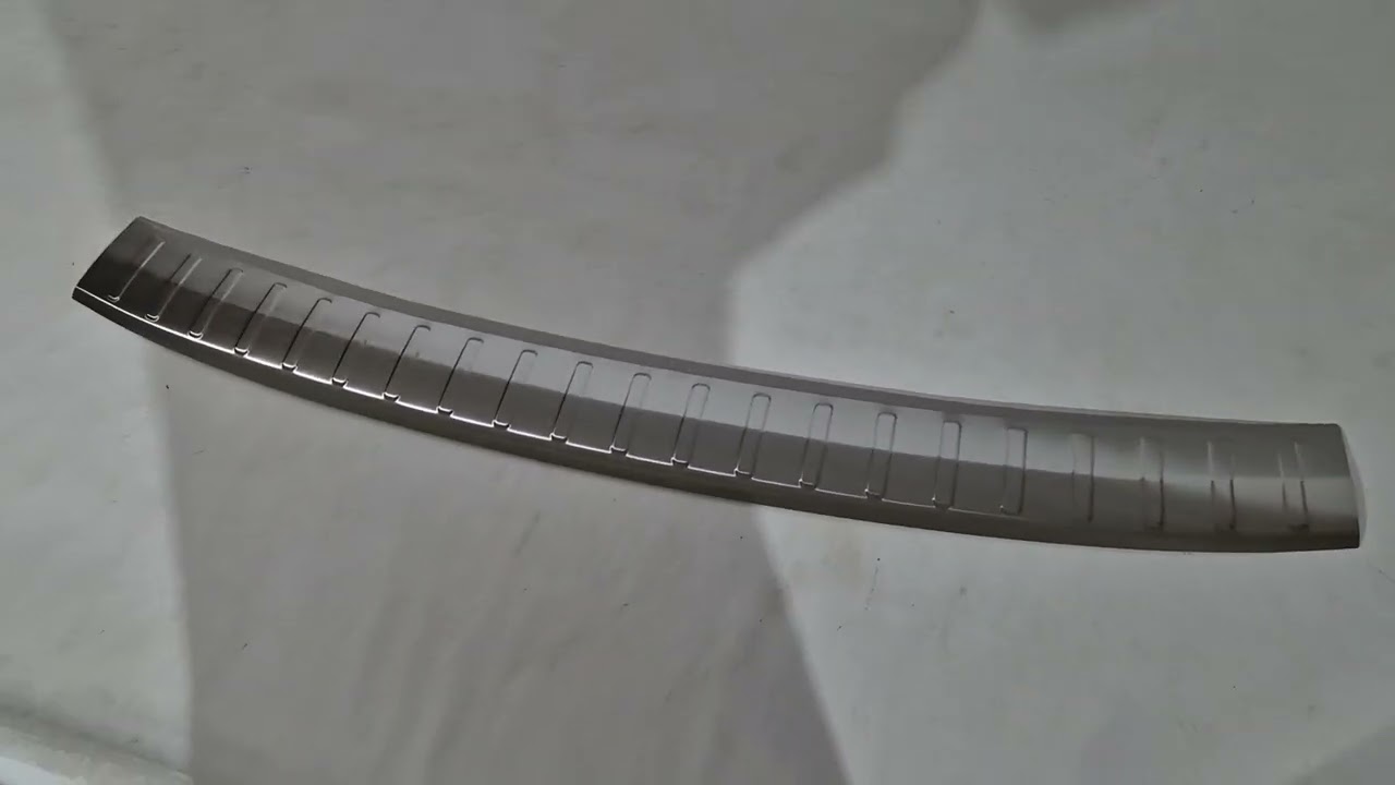 Ford Kuga/Escape 2019- рр. Накладка на задній бампер Carmos (нерж) Video 1