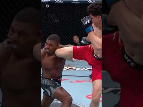 Buckley suffers brutal KO knee in the face from Malott