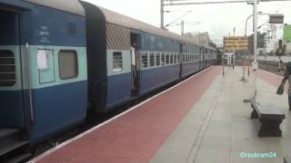 preview picture of video 'Sabari Exp(SCR)  Entering & Kurla Exp(CR)  Leaving - Coimbatore Jn'