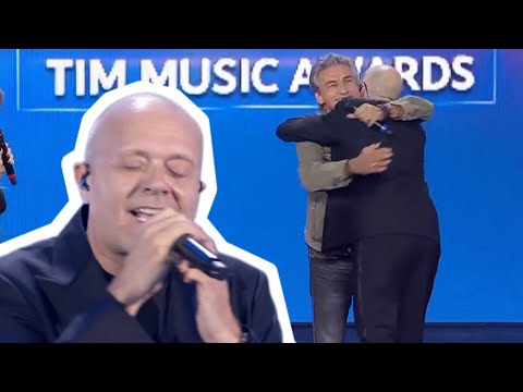 Max Pezzali canta "Leggero" di Ligabue (Live @ TIM Music Awards 2025)