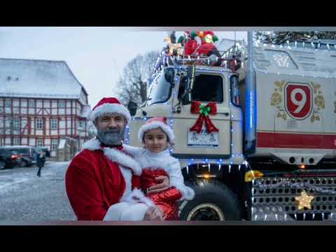 Der Weihnachtsmann der fährt 'nen großen Truck