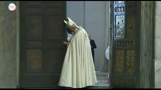Paus Franciscus - Paus sluit heilige deur