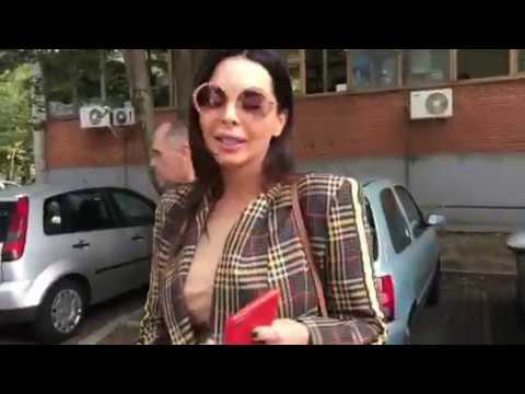 Sonja Vuksanović izašla nasmejana iz suda nakon zvaničnog razvoda i poručila "Srećan dan"