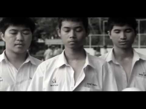 เธอเปิดผู้ชายผ่านกางเกงของเขา ลูกจีนแรง
