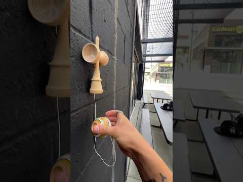 HOW’D IT DO THAT?!? 😱🤯 #kendama #magic #shorts #けん玉 (Juiccy Jokerr)
