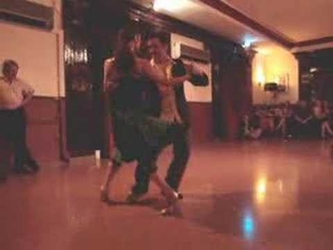  Maria Antonieta Tuozzo  and  Ezqeuiel Herrera  are  dancing  to  the  tango  "  Pocas Palabras  "