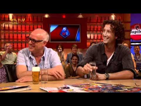 VI 09-05-11 - De heren hebben het over de club 'Klavertje Vier'