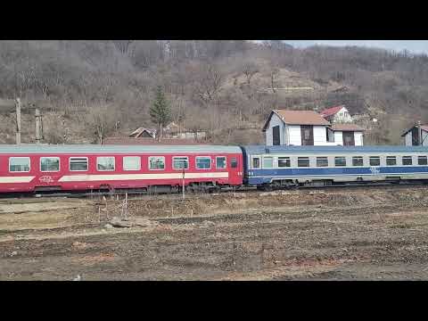 Sighişoara: IRN 12347 (Wien Hbf - Bucureşti Nord) and IR 1735 (Bucureşti Nord - Cluj Napoca) trains