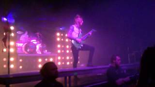 Ryan Seaman & Jacky Vincent from Falling In Reverse perform Amazing solos