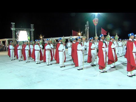 عيد العرش الطواف بالمشاعل للحرس الملكي ينير كورنيش المضيق أمام أنظار آلاف المتابعين