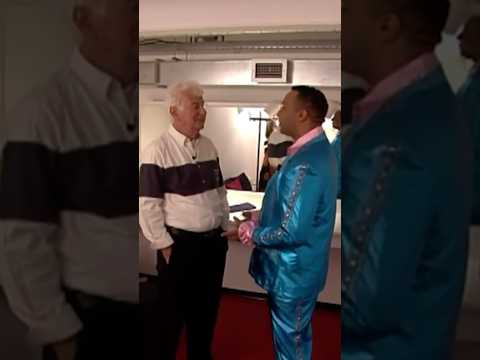 Vandaag Inside-tafel eert Gerard Cox: 'En hier en daar een grap op het randje…' 😅 (bron: NTR)