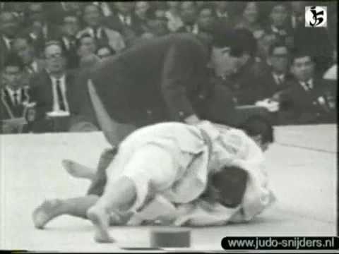 Judo Tokyo 1964 Kaminaga JPN   Ryan IRL