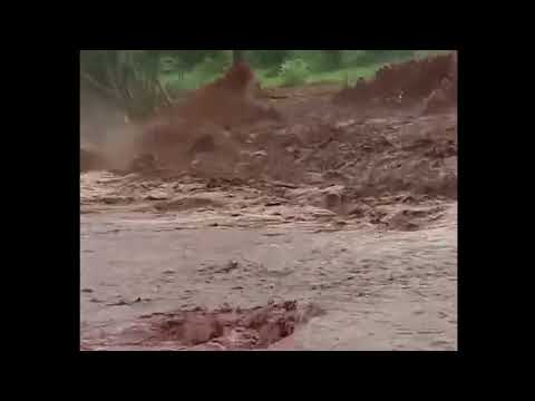 Represa estoura e interdita rodovia na região de Goioerê