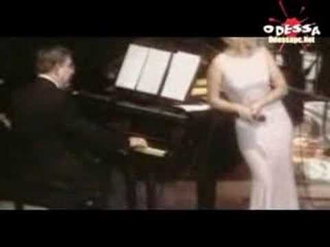 Muazzez ERSOY  KIRILSIN ELLERİM