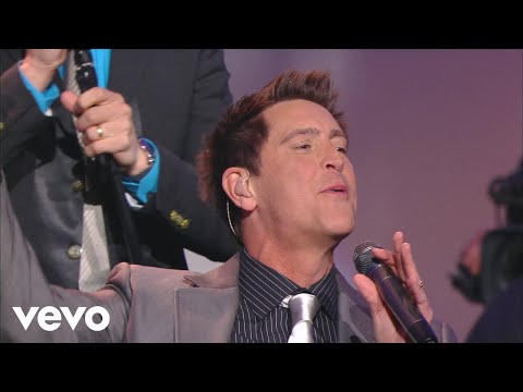 Bill & Gloria Gaither - My Heavenly Father Watches Over Me [Live] ft. Ernie Haase & Signature Sound