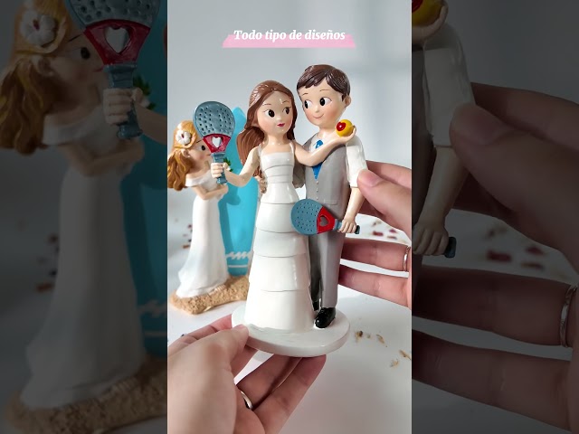 Vídeo relacionado con XJLyaya 2 Piezas Muñecos Tarta Boda, Figuras Novios Tarta, Figuras de Novios Personalizadas, Escultura con Forma de Gato, Adecuado para Aniversarios, Decoraciones de Automóviles, San Valentín