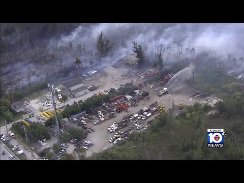 Large grass fire continues burning in west Miami-Dade County