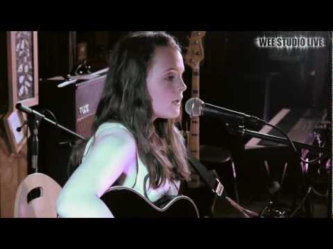 Eleanor Nicolson - Sticks And Stones (Wee Studio Live)