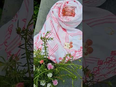 White saare with white flowers🤍🌷