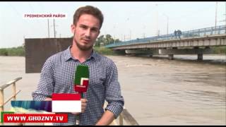 В Грозненском районе продолжаются поиски женщины и ребенка, которых унесло сильным течением Терека