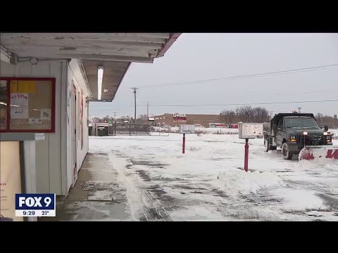 Drive-In remains open despite cold and snowy conditions I KMSP FOX 9