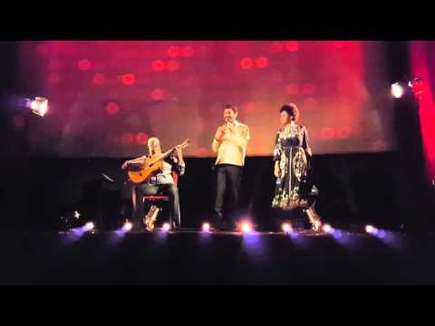 Teresa Cristina convida Criolo em Paris