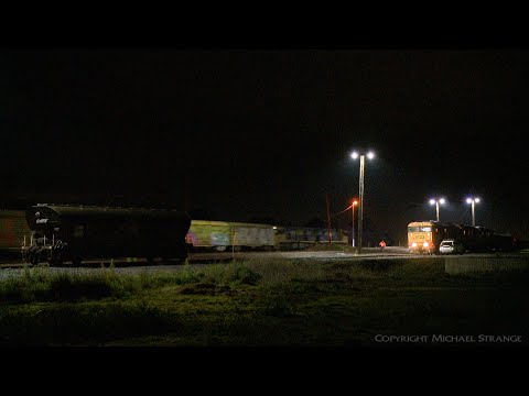 5PM5 Mixed Freight Train Crosses 1CK5 Grain Train (12/7/2020) - PoathTV Australian Railways